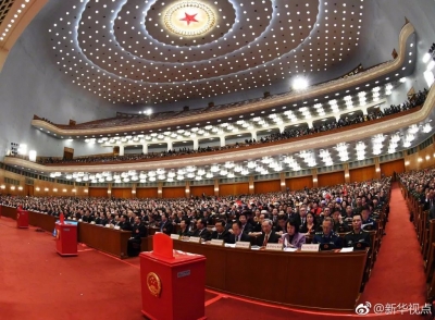 刚刚，十三届全国人大一次会议举行第三次全体会议！