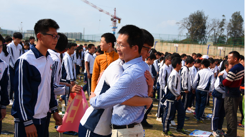 丰顺县龙山中学举行励志演讲“迎战”中考