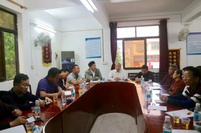 黄建庭到光德镇上漳村调研新农村建设工作