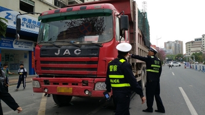 全省治超今日启动  3次以上超限未处理入“黑名单”