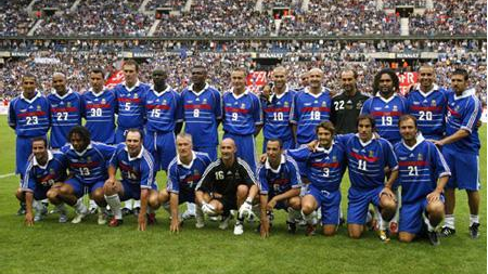 纪念世界杯夺冠20周年　法国98队“约战”国际足联98队