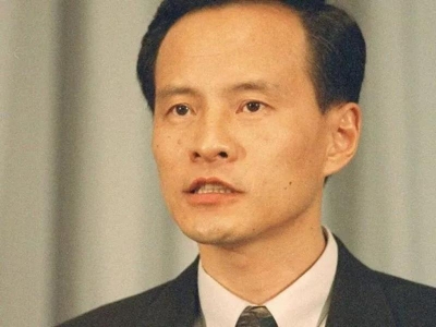 22年前也是他代表中国回应美国贸易战，但今天语气却不比当年……