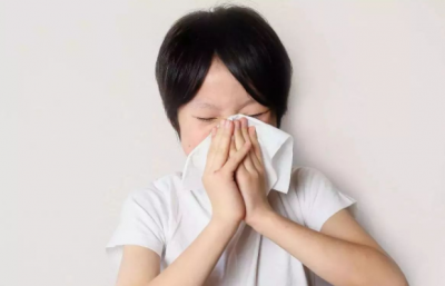 天气变冷感冒发烧患者增多！ 医院专家提醒：注意防寒保暖  预防冬季流感