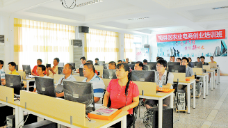 梅县区：农村电商“星火”燎亮扶贫“新路” 