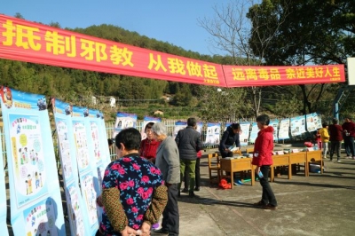 大埔县妇联到基层开展“三八”维权周活动