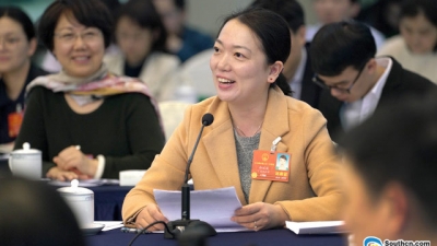 广东代表团举行全体会议审议监察法草案