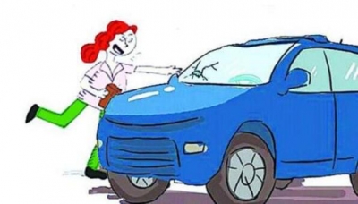 丰顺夫妻闹矛盾  妻子怒砸自家车出气