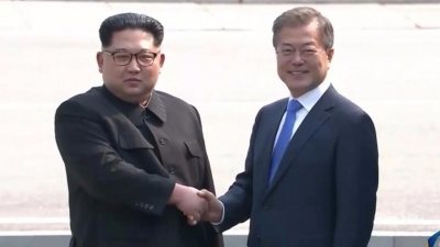 V视频丨金正恩在板门店跨过军事分界线，与韩国总统文在寅会晤