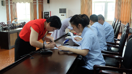 梅江法院节前集中发放执行款 23名工人领回37万余元工资