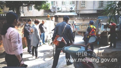 梅江区司法局到挂钩村督导巩卫工作