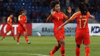 中国女足8：1大胜东道主 王霜上演“帽子戏法”