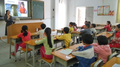 梅州日报社《围龙灯塔》编辑走进大埔校园