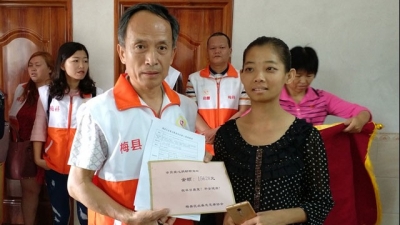 梅县区志愿者为困难患者筹爱心款