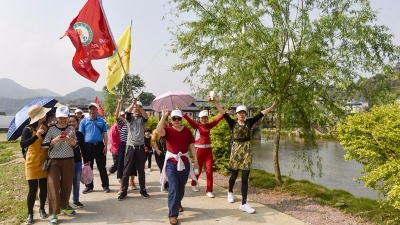 平远500人踏春健步 赏河头美丽乡村风光