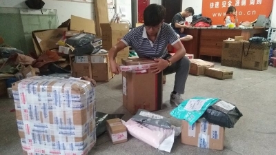 嘉应学院学生拉团队“寄快递”创业，手机下单价格低廉