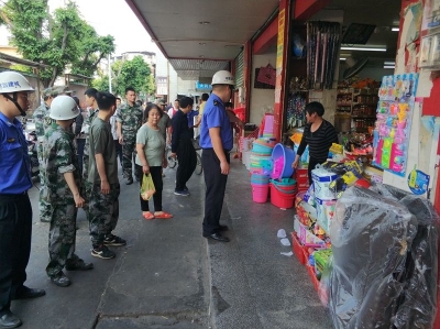 追踪丨梅江区多部门联合整治黄塘市场周边环境