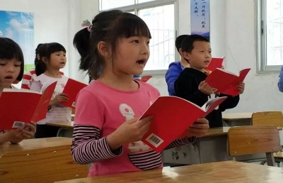 丰顺县开展“我与宪法”宣传进校园活动