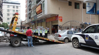 梅县区交警大队开展城区违停整治行动