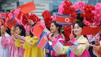 中国艺术团访朝，朝方高规格接待、观众跳着鼓掌