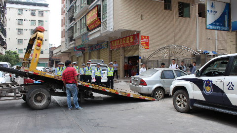 梅县区交警开展道路环境整治 查处乱停乱放65起