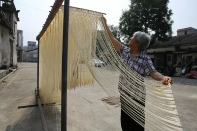丰顺汤南面线：300年工艺见匠心牵丝如缕香飘四溢