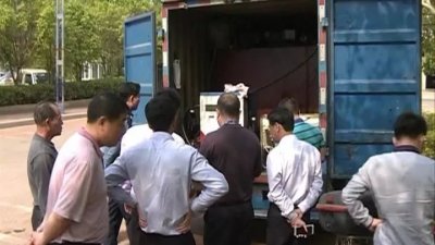 车身写着“物流”，其实是非法改装兜售柴油的车！被查了