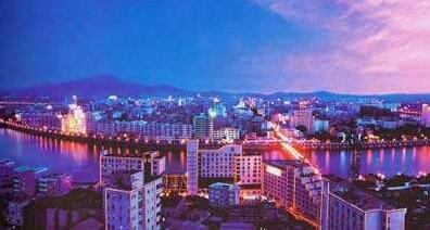 五一假期首日梅州车辆明显增多，未发生严重道路拥堵