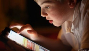 孩子偷玩手机防不胜防？中美学者开发算法软件识别“熊孩子”
