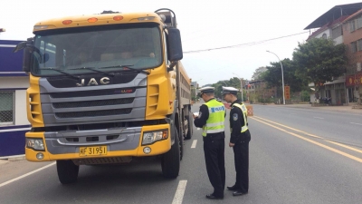 梅县区重拳整治货车超限超载违法行为