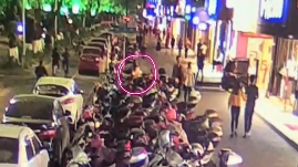 女子见梅城街头摩托钥匙未拔“顺手牵羊”：“顺手骑走不是偷！”