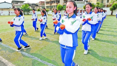 黄遵宪纪念中学开设客家山歌课堂、杯花竹板创新课间操