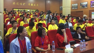 60名华裔青少年来梅体验提线木偶戏，大呼过瘾