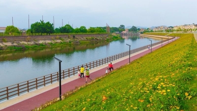 梅县区程江南岸河堤栈道建成  市民休闲又添好去处