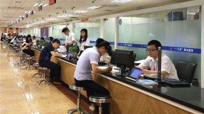 梅县区全面推进政务服务改革，让群众办事“只进一扇门，最多跑一次”