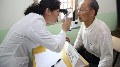 省城专家到丰顺拾荷村开展义诊助学活动