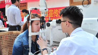 江南街道举办“安全健康伴我行”志愿服务活动