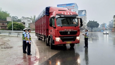 蕉岭28家企业与交通、交警部门签订治超承诺书