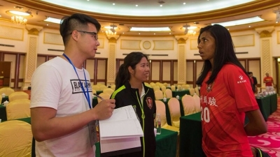 梅州辉骏巴西外援布鲁娜展望新赛季：常备不懈 奋力冲超 