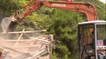 五华县多部门联合整治锡坑塘水库“牛粪溪”