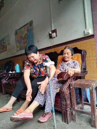 文明花开丨梁运芳一家十五年如一日悉心照顾患病老人