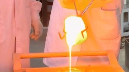 中国造出"超薄玻璃":厚度堪比A4纸,轿车撞不碎
