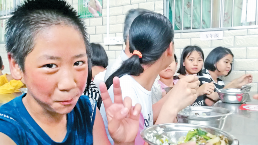 美丽梅州新闻摄影大赛｜800多名山区学生吃上“免费午餐”