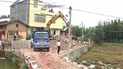 差干镇依法强制拆除一处违规建筑