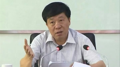 宋才华主持召开县委常委会会议研究生态工业园区建设工作