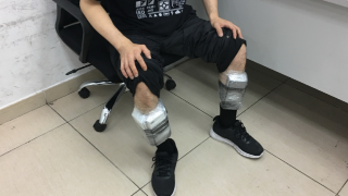 “钢铁侠”出没！男子将35部手机藏身被海关拦截