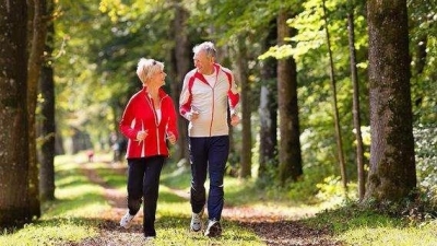 来函照登丨老人山上晨练大声扰民