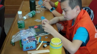 小记者张敬锐作品丨制作明轮船