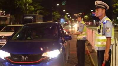 吃槟榔吃出酒驾？全市查酒驾，各路“演员”上场... 