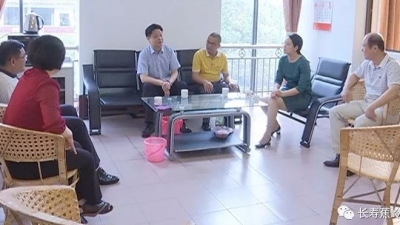 陈伟明“五一”节前走访慰问劳动模范