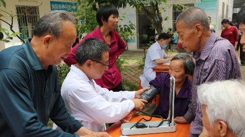 送医送药暖人心！平远人民医院到差干镇开展义诊活动 